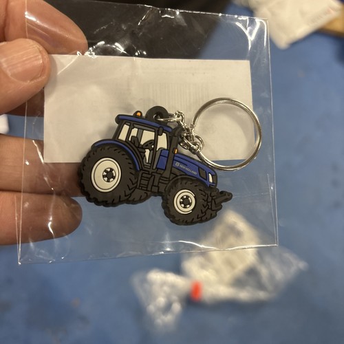 New holland tractor keyring - new,