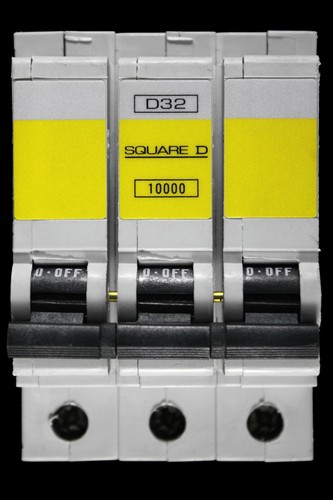 Square amp curve d - d, 32
