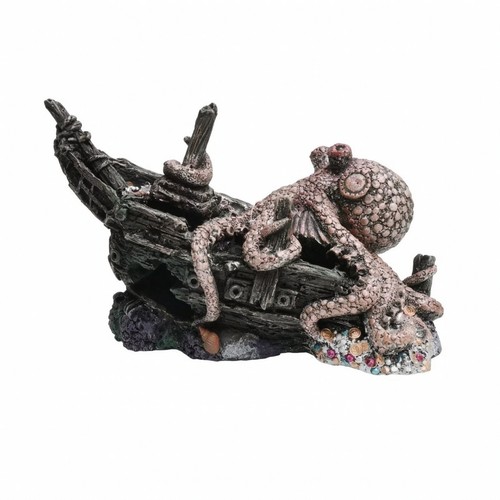 Aquarium shipwreck with - aquarium,