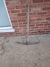 VINTAGE QUALITY GARDEN PICK AXE - 8.75lbs INCL' HANDLE - LOOK