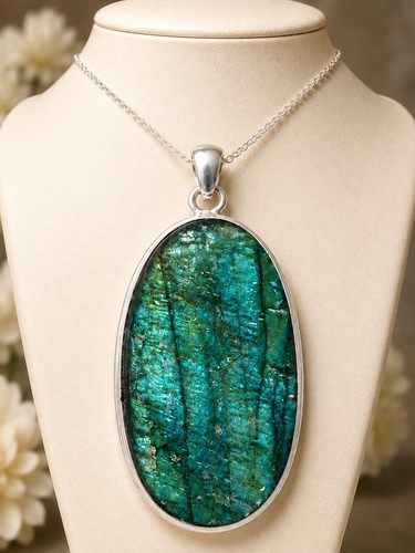 Natural blue green labradorite - blue/green,