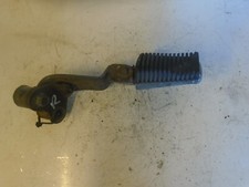 YAMAHA 125 DRAGSTAR 2000 2005:FOOT REST & HANGER - RIGHT:USED MOTORCYCLE PARTS