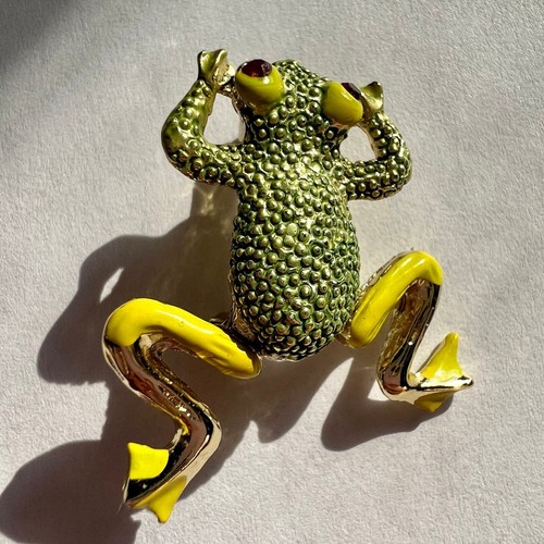 Vtg articulated frog brooch - frog,