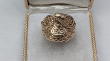Heavy gents 9ct gold saddle ring. 13.1 grams. Size W.