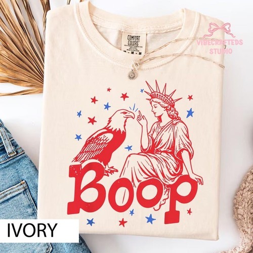 Funny statue liberty - of, eagle