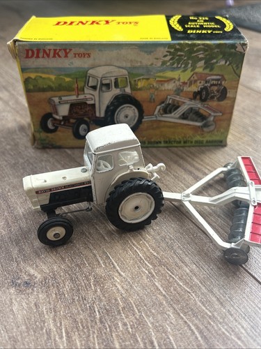 Dinky toys david brown tractor - dinky,