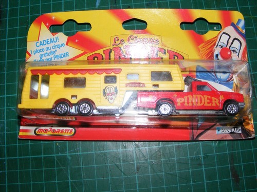 Majorette pinder circus - majorette,