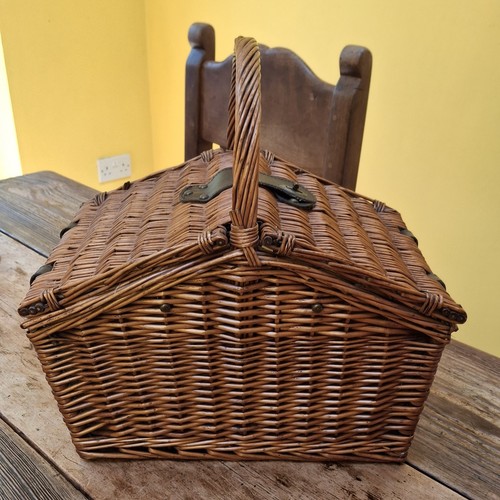 Picnic basket for brown - picnic,