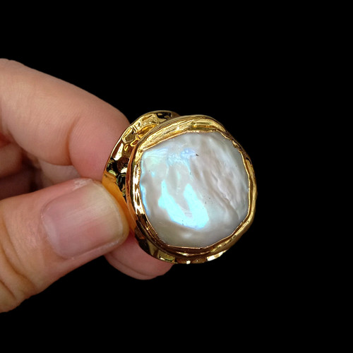 Cultured white baroque pearl - white,