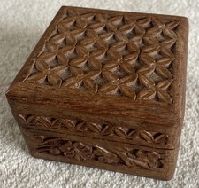 LovelyVintage 4 ins square hand-carved Indian rosewood floral leaf design box