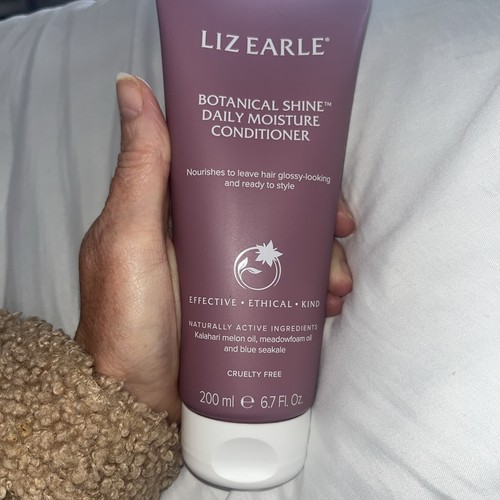 Liz earle botanical - liz, shine