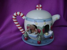 BONNIE LYNN CERAMIC CHRISTMAS TEAPOT CANDLE HOLDER GINGERBREAD CANDY CANES