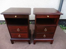 PAIR OF STAG MINSTREL MAHOGANY BEDSIDE TABLES, CABINETS, CHESTS, 2 DRAWERS+SLIDE