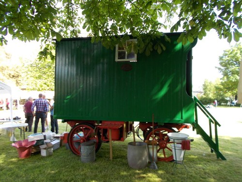 Photo 12x8 wooden caravan - wooden,