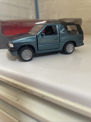 Boxed model gama opel - 1/43,