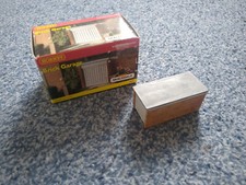 HORNBY SKALEDALE OO SCALE 00 BRICK GARAGE R8986 2009 VERY GOOD USED BOXED
