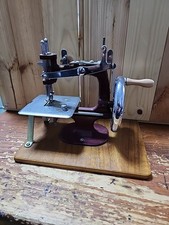 The Essex Miniature Sewing Machine 1950s Vintage