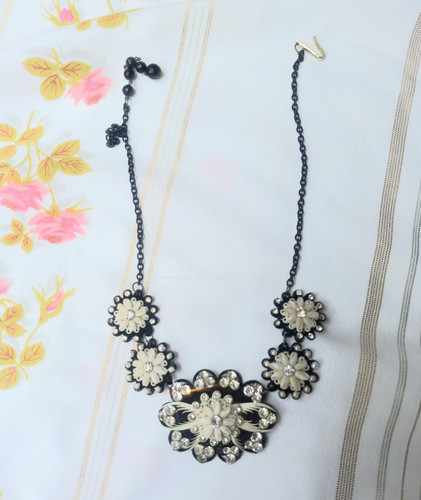 Vintage seashell necklace - necklace,