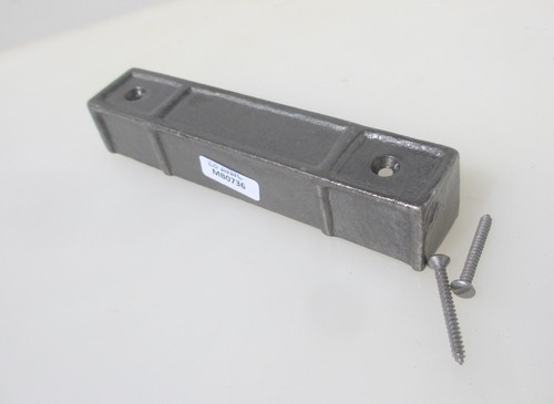 Large iron door keep - catch, rim