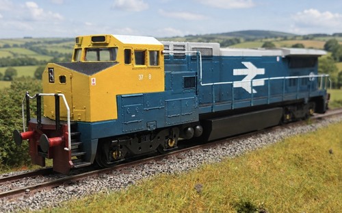 Walthers dash 8 br - walthers,