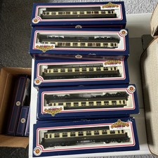 12 available Bachmann 39-079