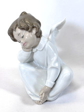 Cherub Dreaming Lladro