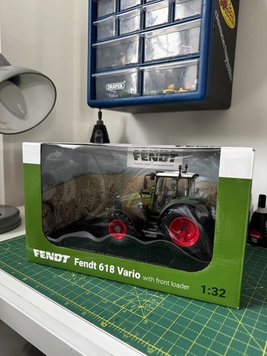 Universal hobbies fendt - 1:32,