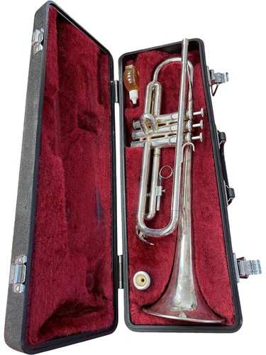 Yamaha trumpet with case and - trumpet,