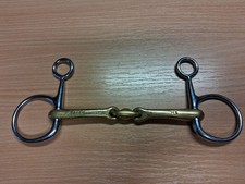 Neue Schule Hanging Cheek