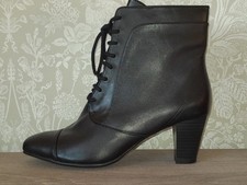 CLARKS VICTORIAN STYLE BLACK