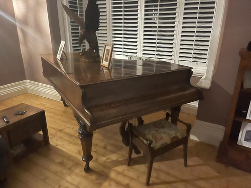 Broadwood grand piano - piano,, well