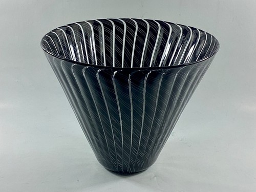 Veart murano glass vase signed - veart,