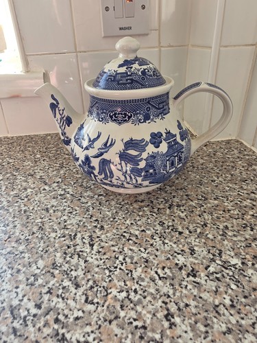 Churchill pottery blue willow - pottery,,