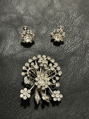 Vintage rhinestone screwback - vintage,
