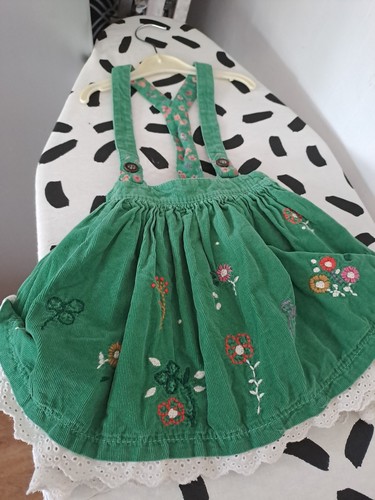 Sweet little girls pinafore - little,