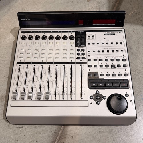 Used mackie universal - universal, control
