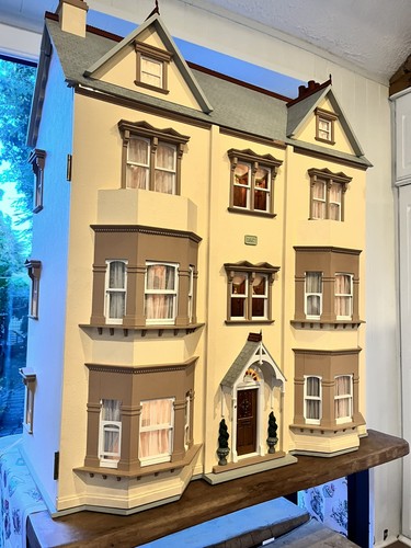 Very large dolls house - house, cadogan