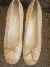 Very Good Condition Ladies