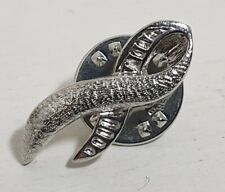 SILVER TONE CANCER RESEARCH RIBBON PIN BADGE BROOCH CHARITY COLLECTABLE