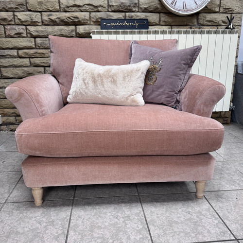 Iris loveseat with round - , arms