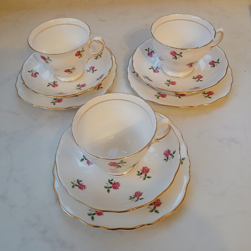 Colclough pink roses bone - pink,