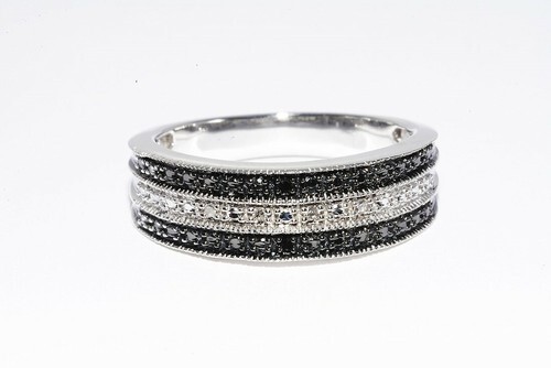 Black and white diamond - diamond, row