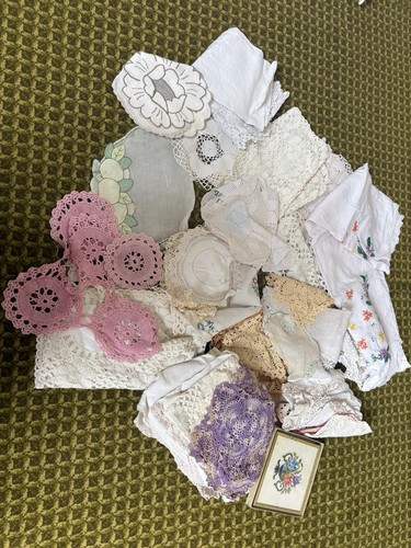 Large vintage lace linen - large,