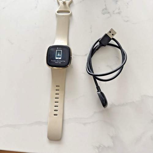 Fitbit sense luna - luna, gold