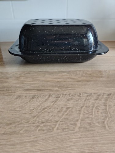 Black enamel roasting - pan, with
