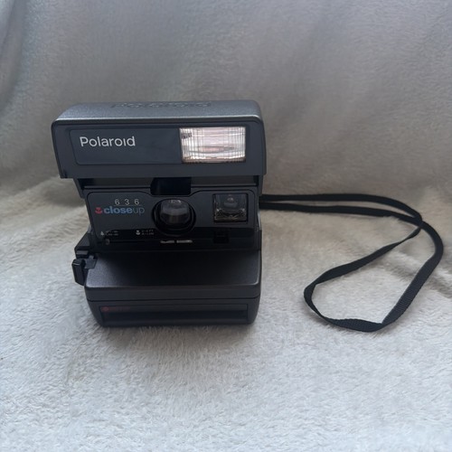 Polaroid 636 close instant - close,