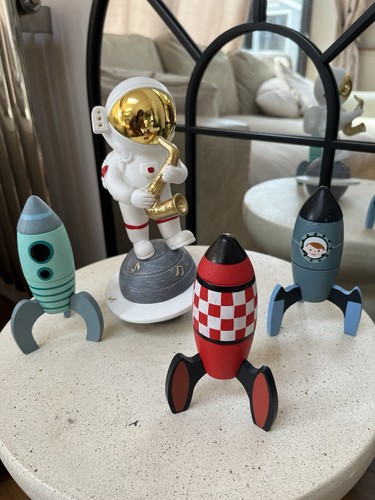 Space astronaut rocket - /,