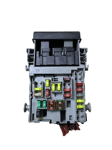 Fuse relay box 13222786 - fuse,
