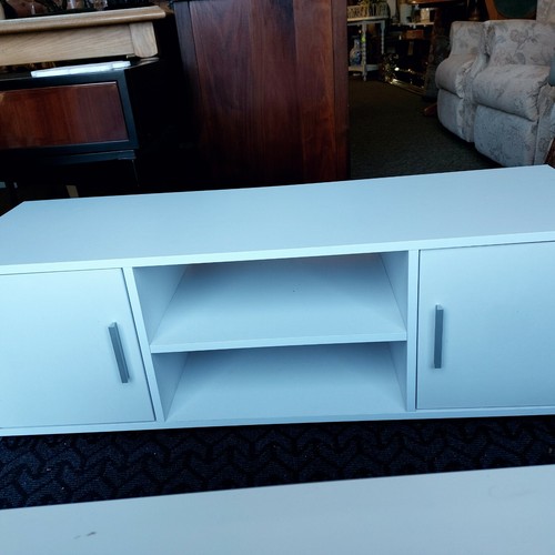 Long low white unit - low,