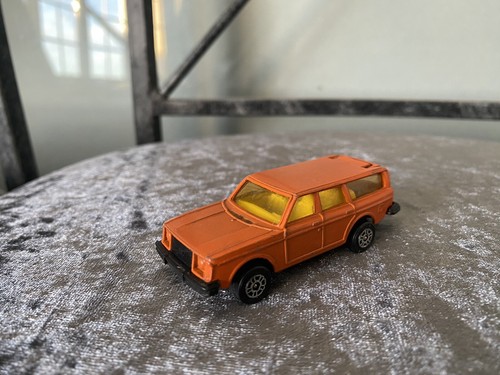 Corgi juniors volvo 245 - no.51,